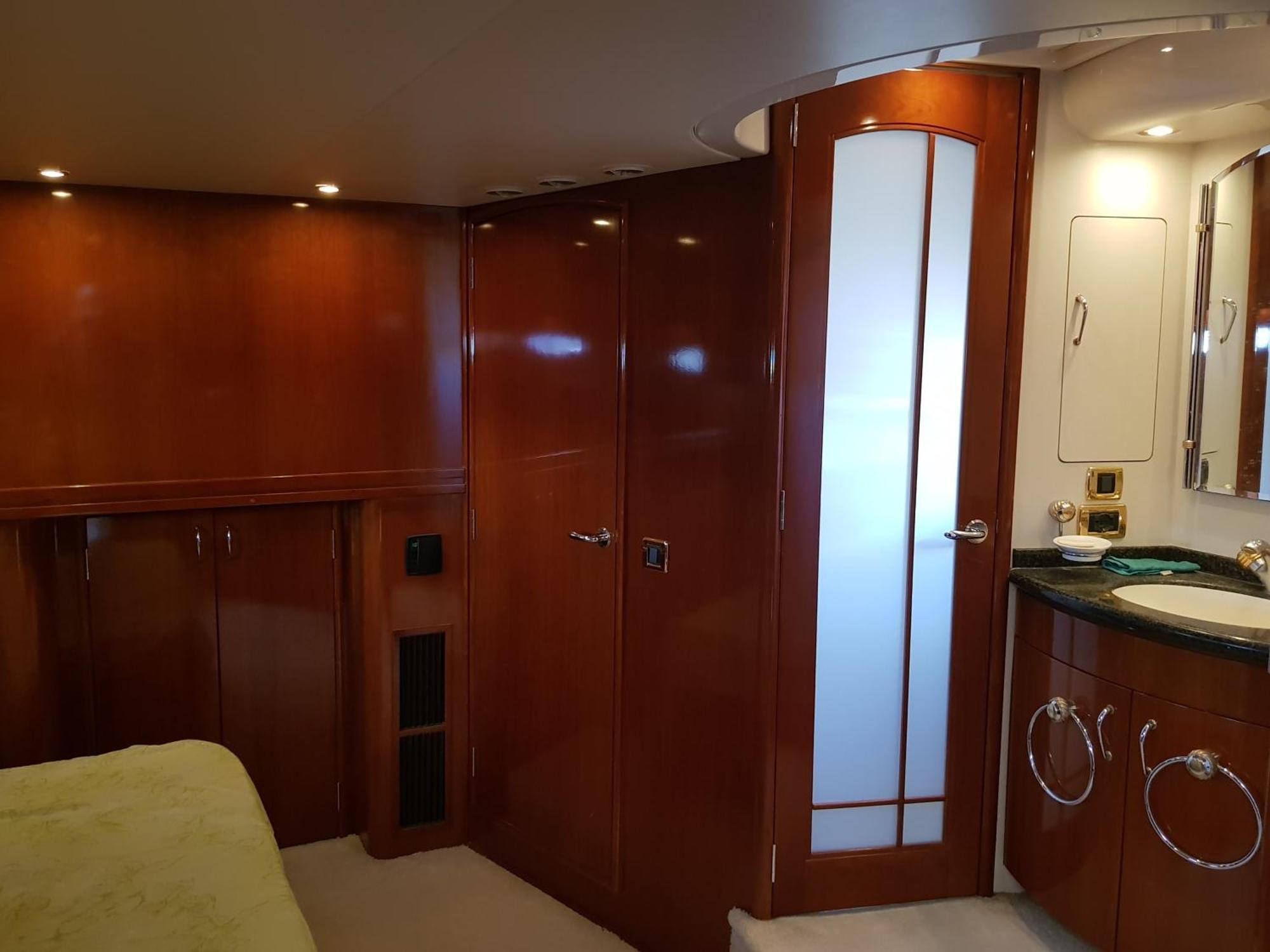 Luxury Exclusive Fully Air Conditioned 3bdr Yacht