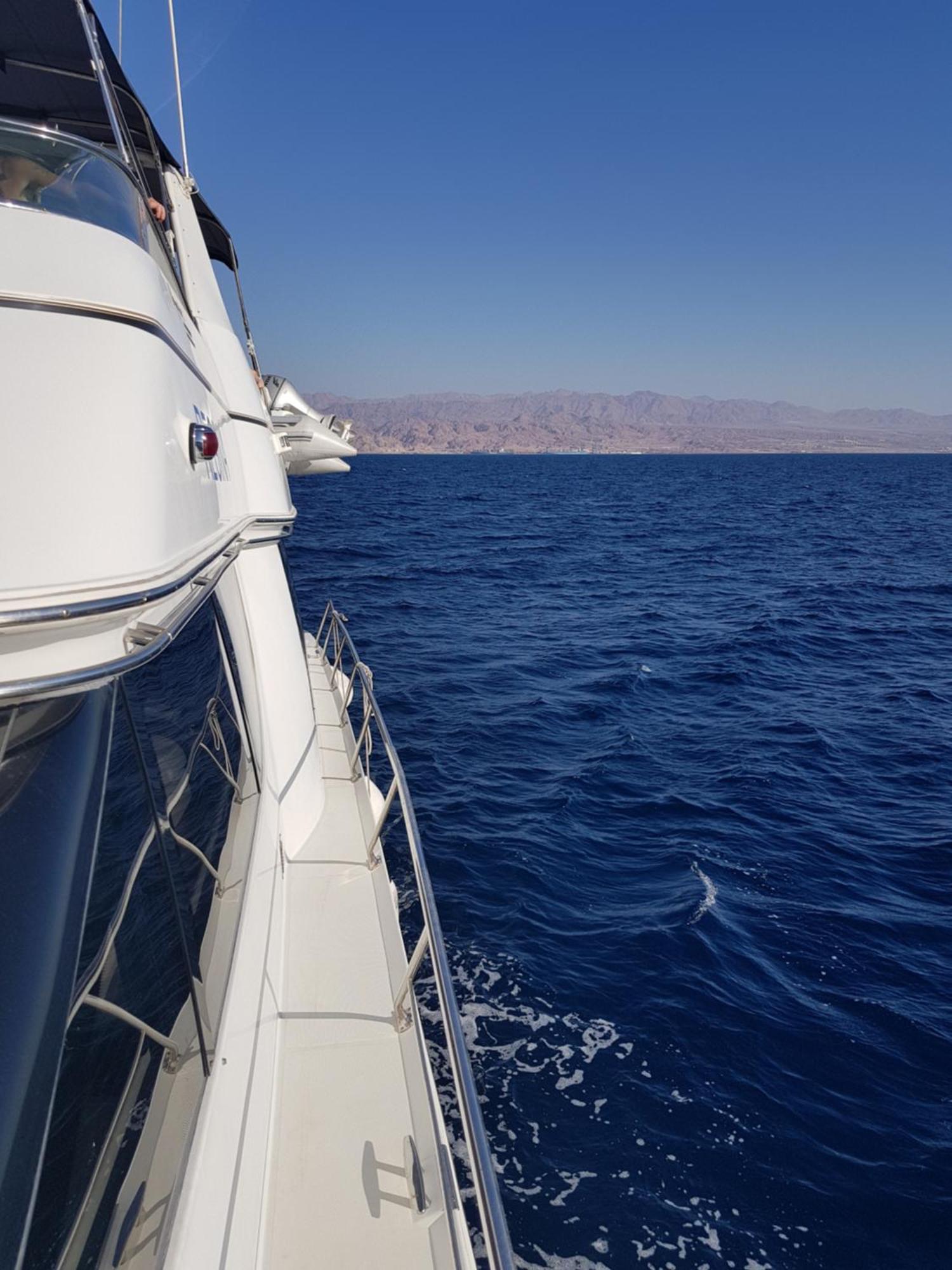 Botel Luxury Exclusive Fully Air Conditioned 3bdr Yacht