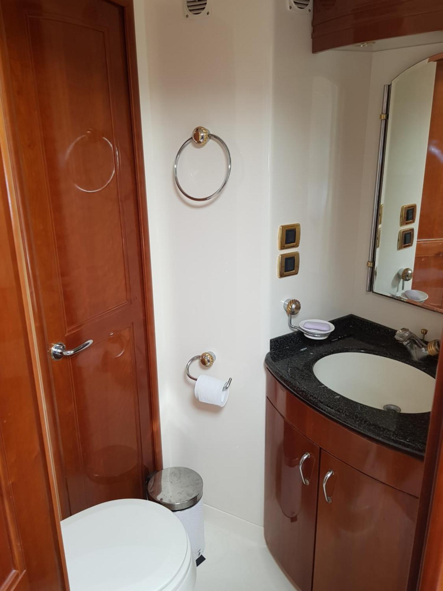Luxury Exclusive Fully Air Conditioned 3bdr Yacht *